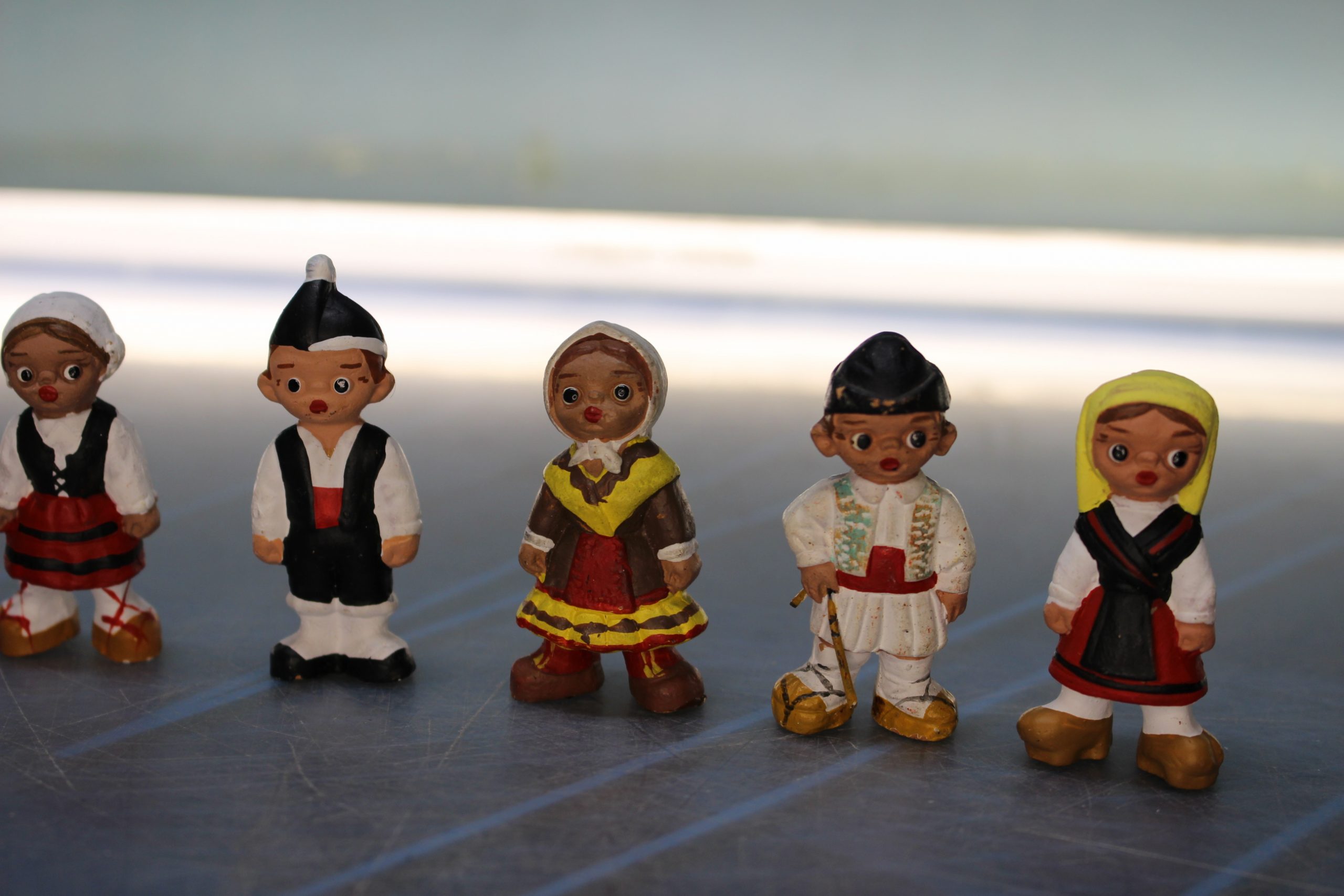 Figuras Alborox. Trajes regionales. 13 personas y un burrito. - Imagen 4