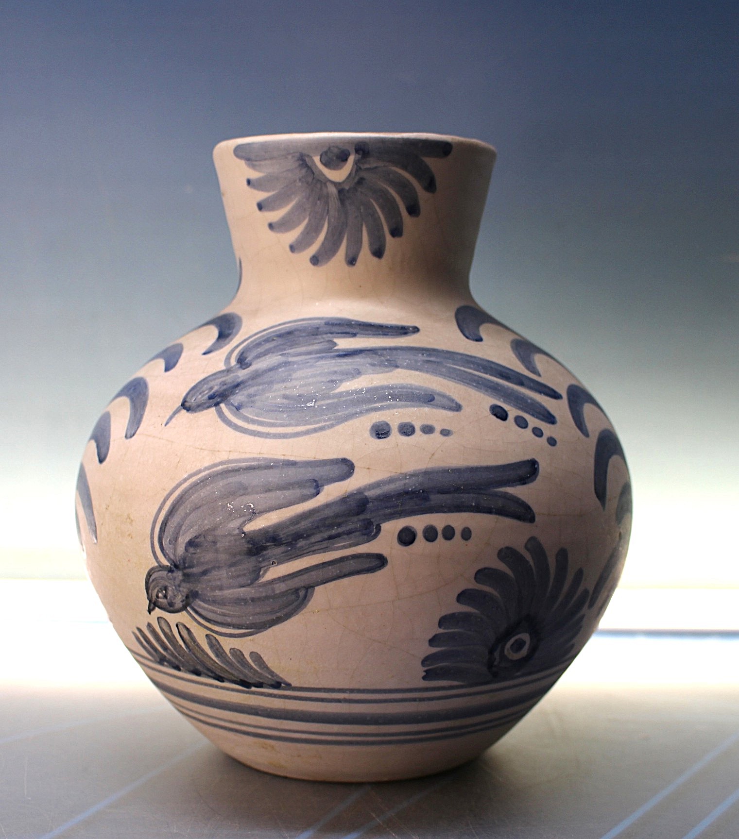 Jarrón cerámica Menora, Talavera. Golondrinas.