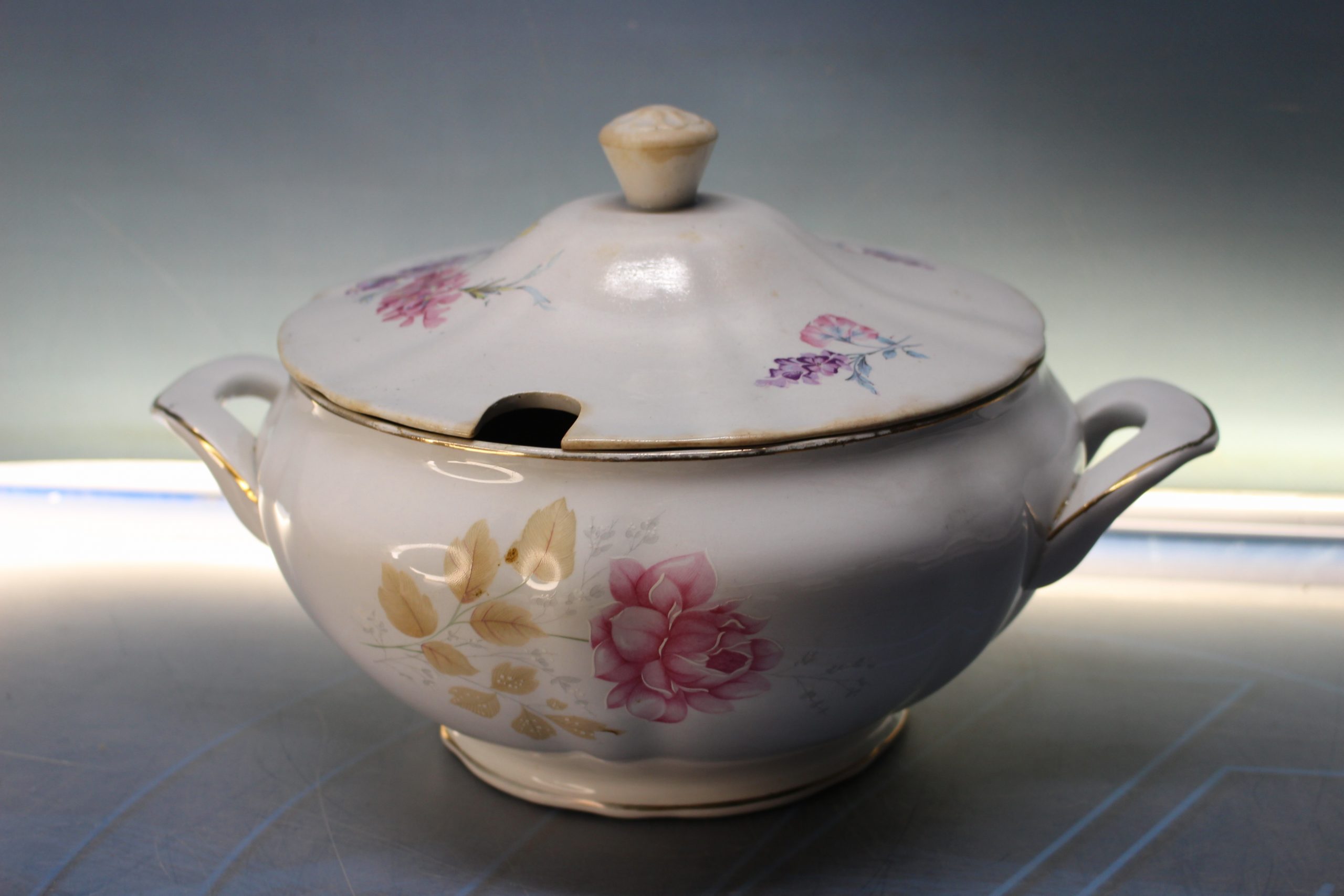 Sopera de porcelana San Claudio. Mediados s.XX.