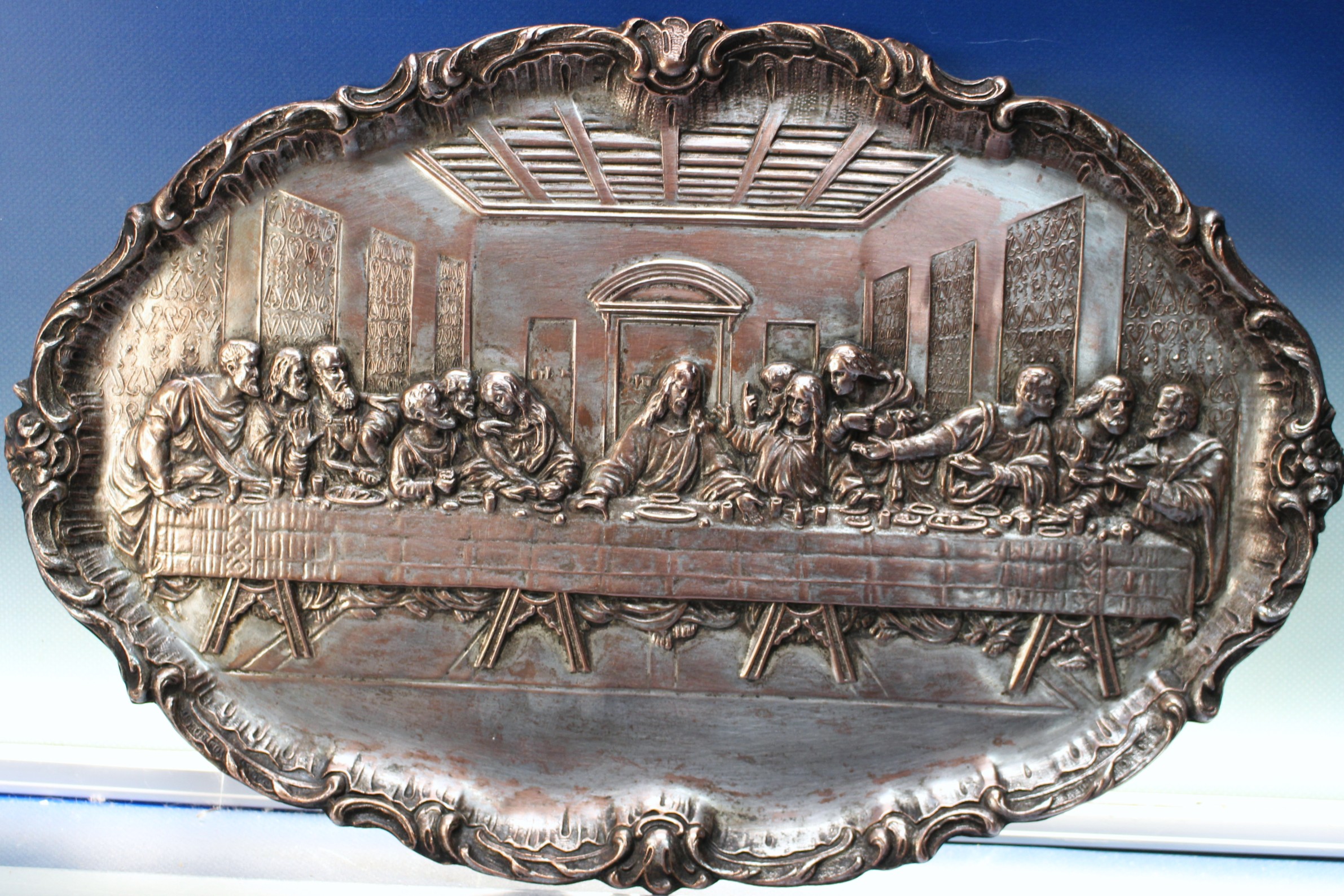La Última Cena. Bandeja en relieve con la obra de Da Vinci.