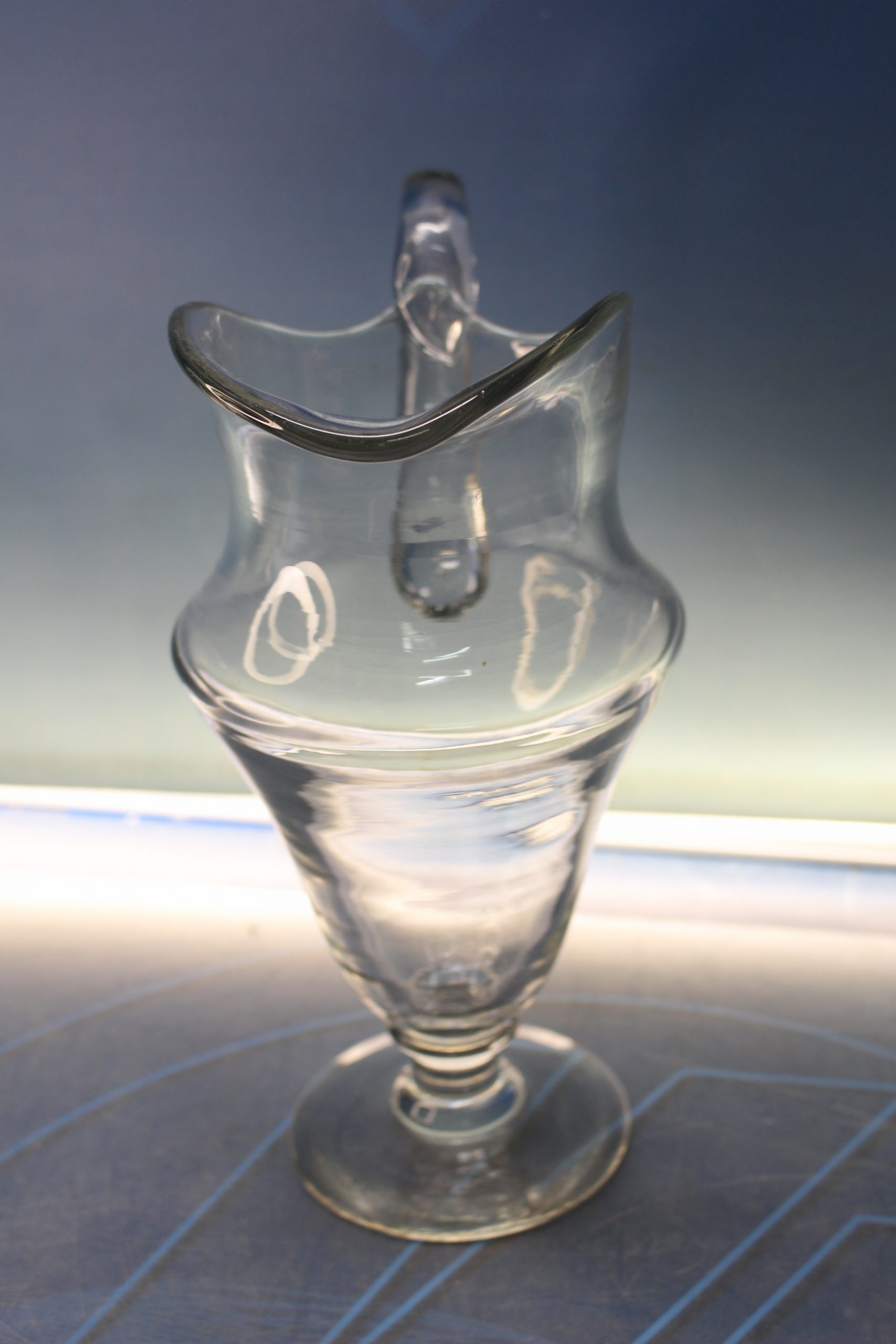 Jarra de cristal estilo clásico. - Imagen 6