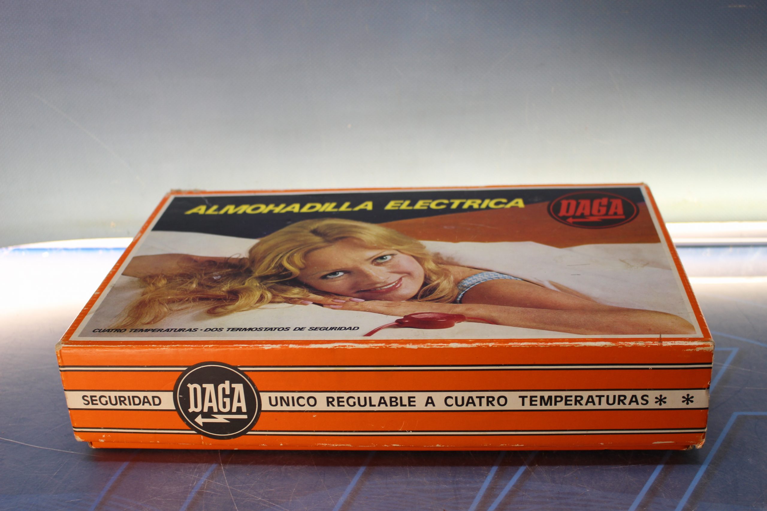 Daga. Electro-termóforo, almohadilla eléctrica. Años 50 y 70. - Imagen 5