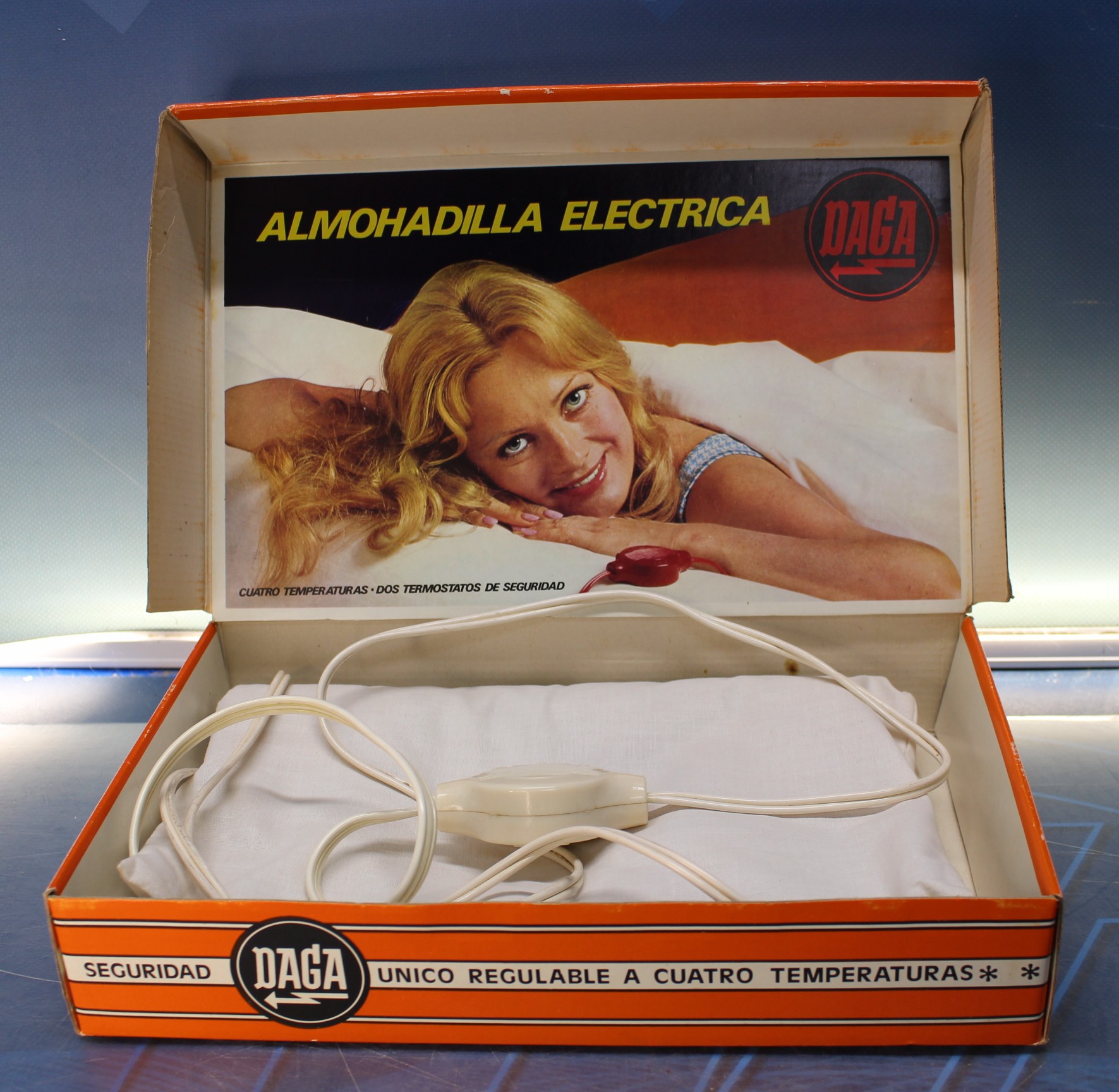 Daga. Electro-termóforo, almohadilla eléctrica. Años 50 y 70. - Imagen 4