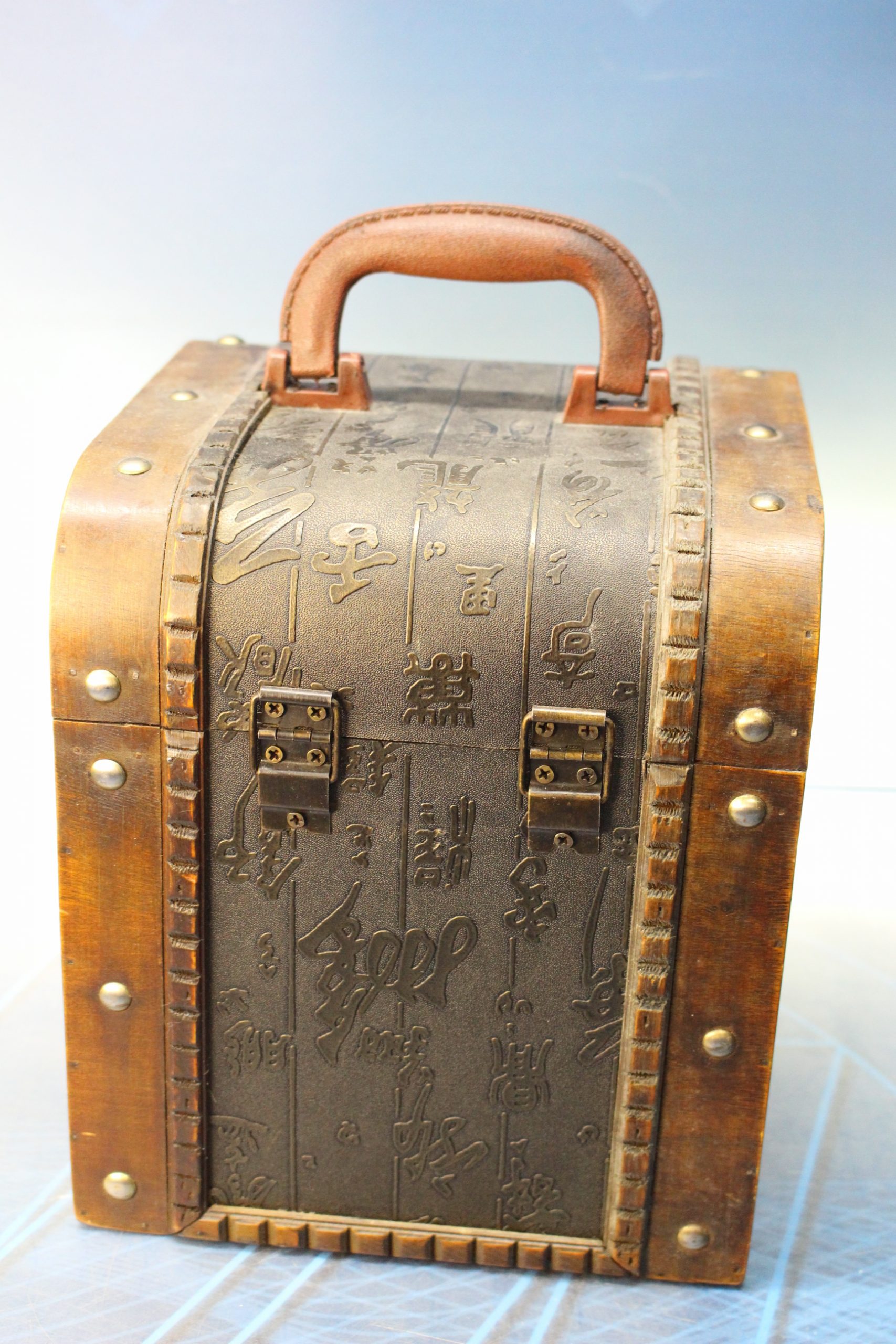 Caja, cofre, pequeño baúl de madera y latón. - Imagen 6