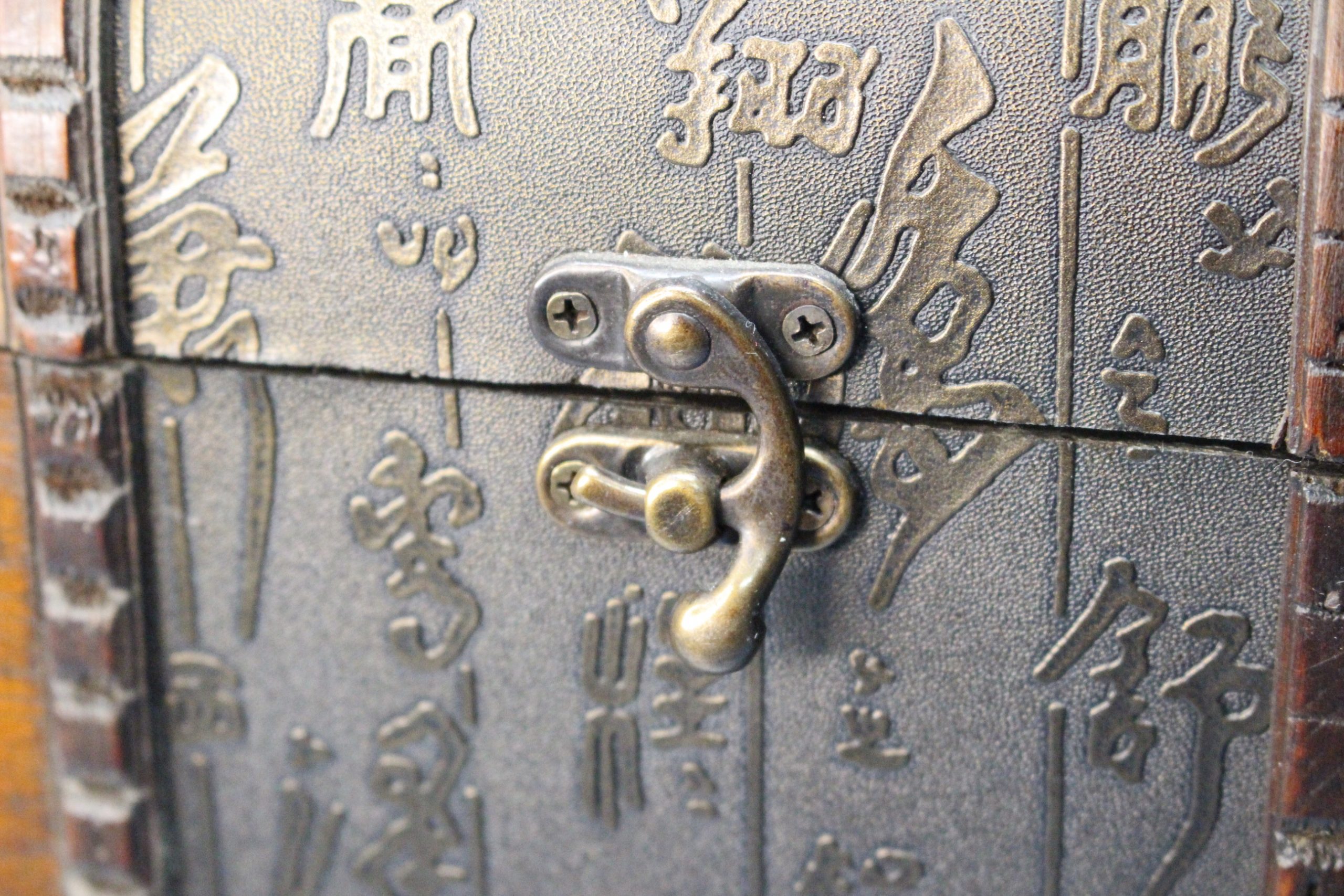 Caja, cofre, pequeño baúl de madera y latón. - Imagen 5