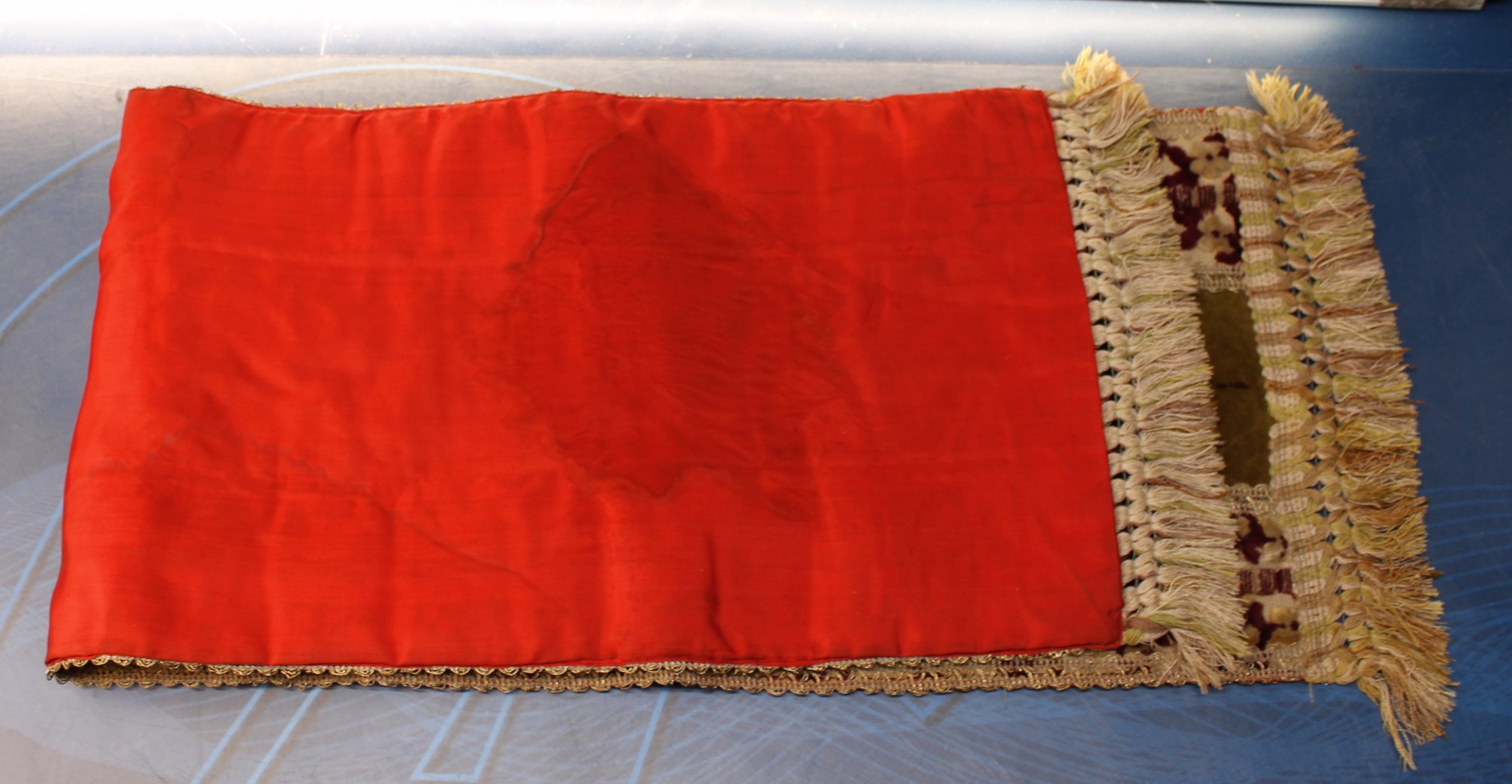 Tapete, camino de mesa brocado, terciopelo verde y granate. - Imagen 3