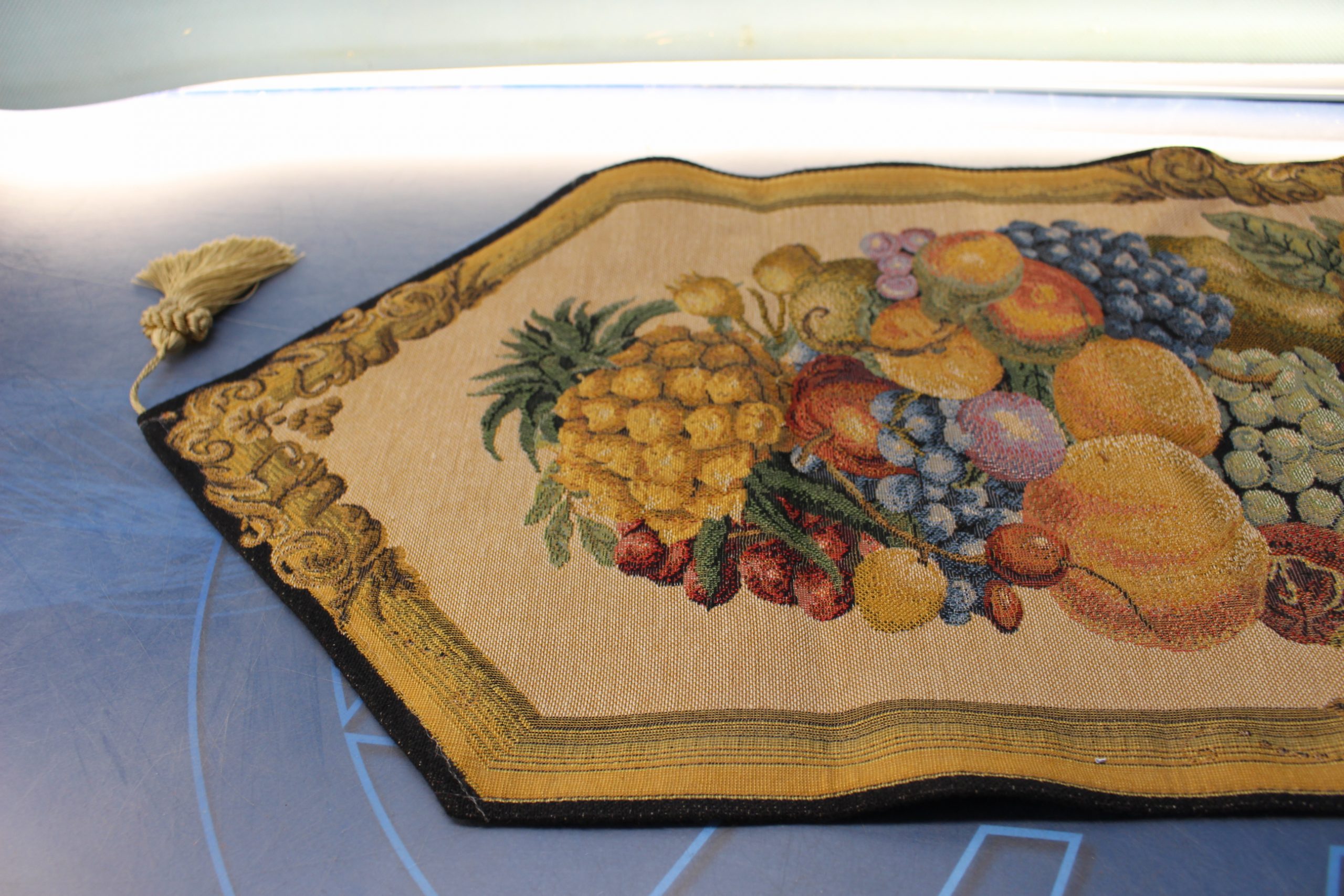 Tapete, camino de mesa espolinado. Frutas, Bélgica. - Imagen 6