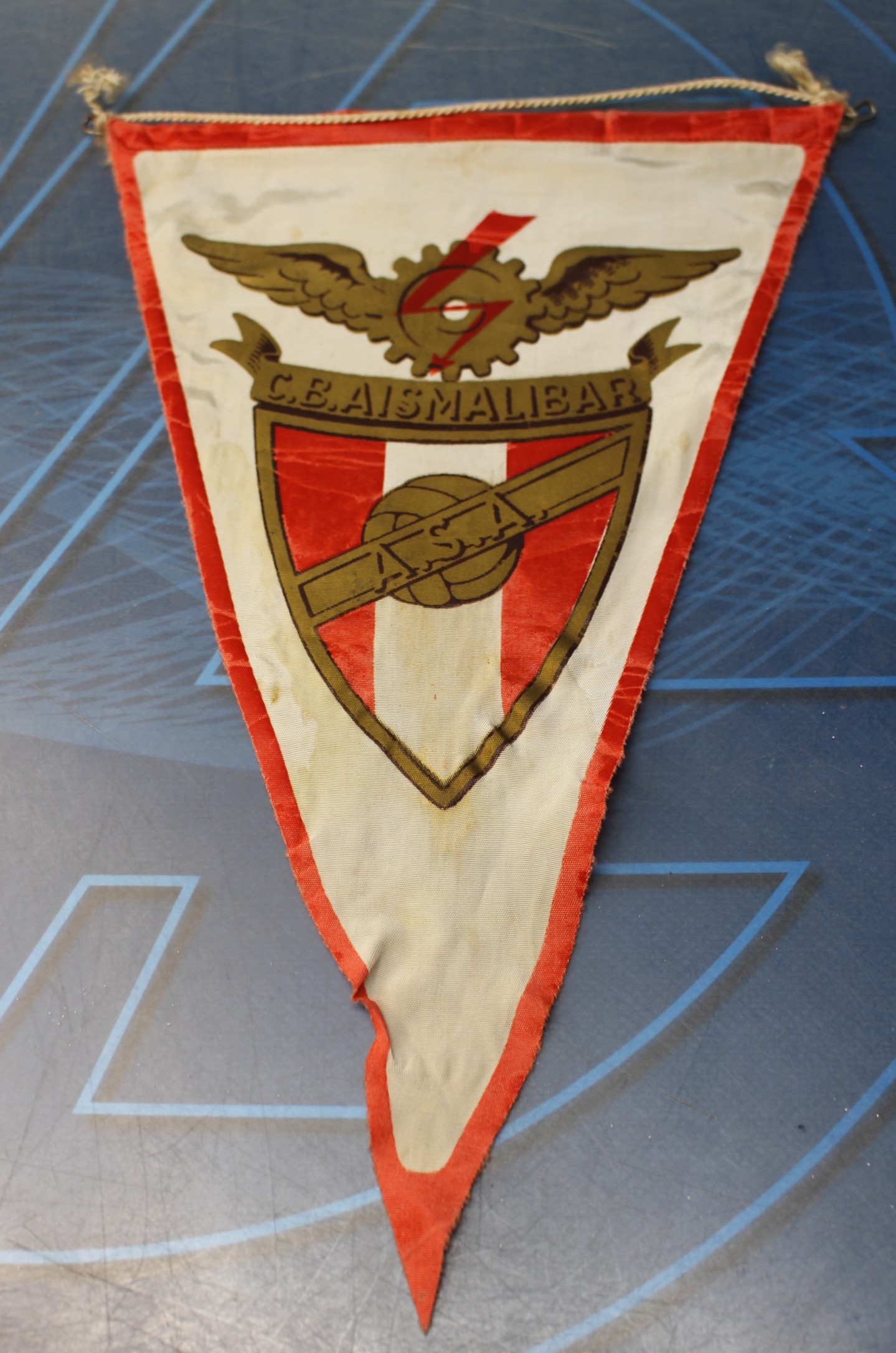 Banderín C.B. Aismalibar años 60. Voleibol, balón volea.