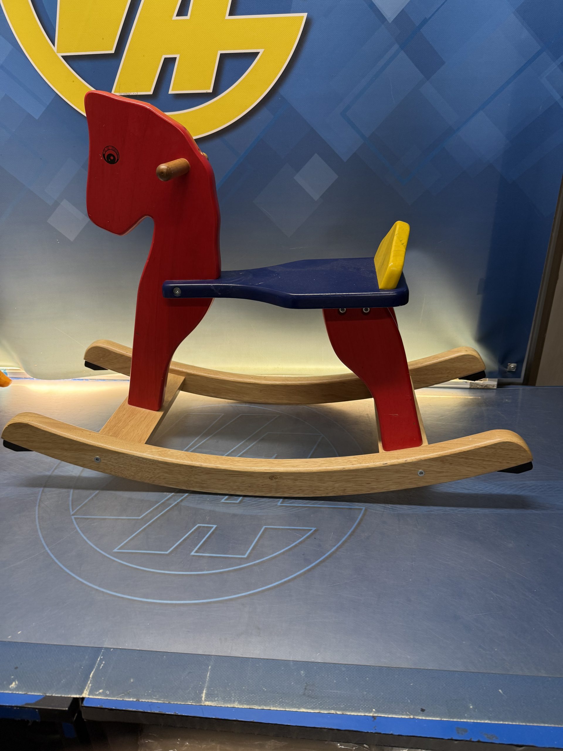 Juguete, caballito de madera