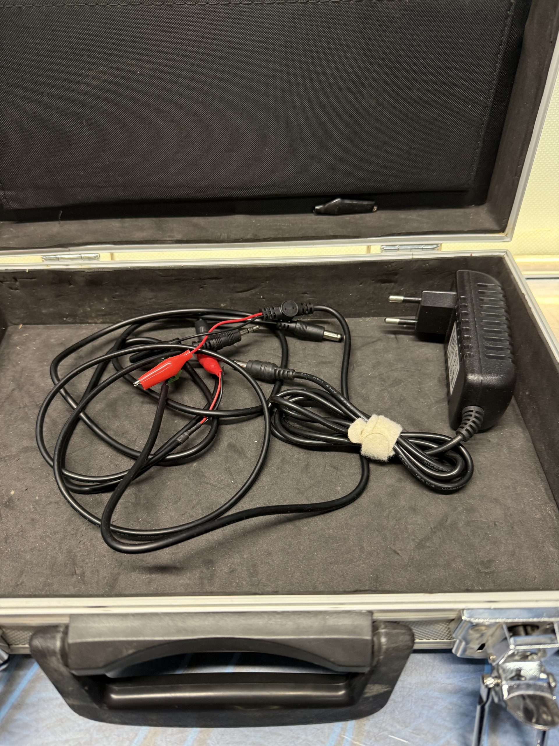 Image_20251002_093651_355 Maletín Tester Monitor, IPC tester, 9600ST 12V 7″ - Imagen 8