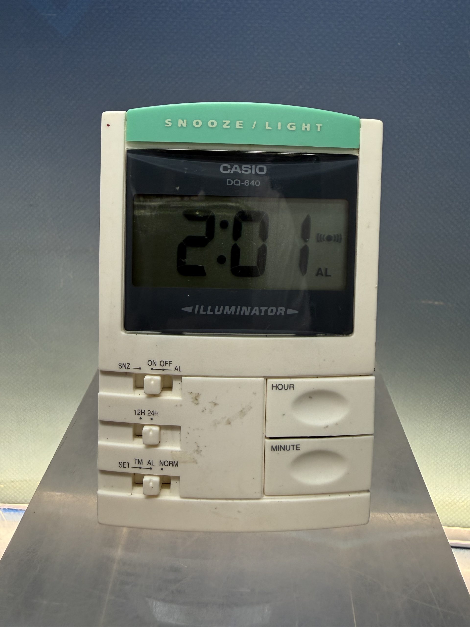 Reloj despertador de viaje CASIO DQ-640