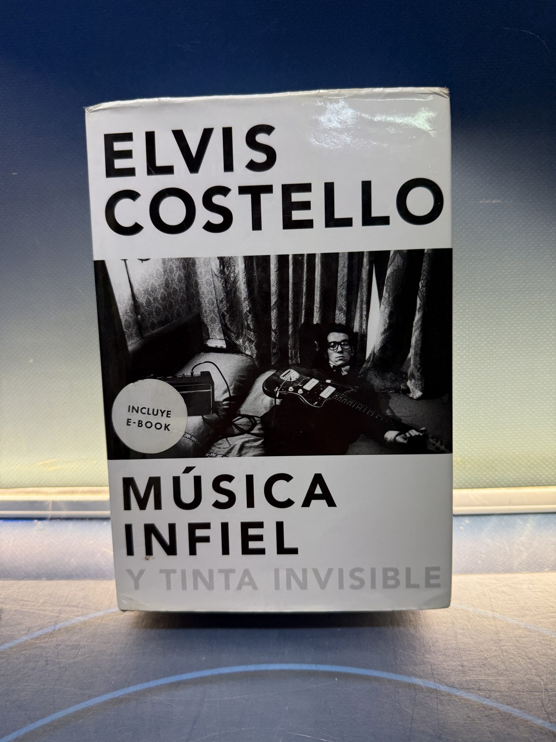 Elvis Costello, Musica infiel y tinta invisible - Libro