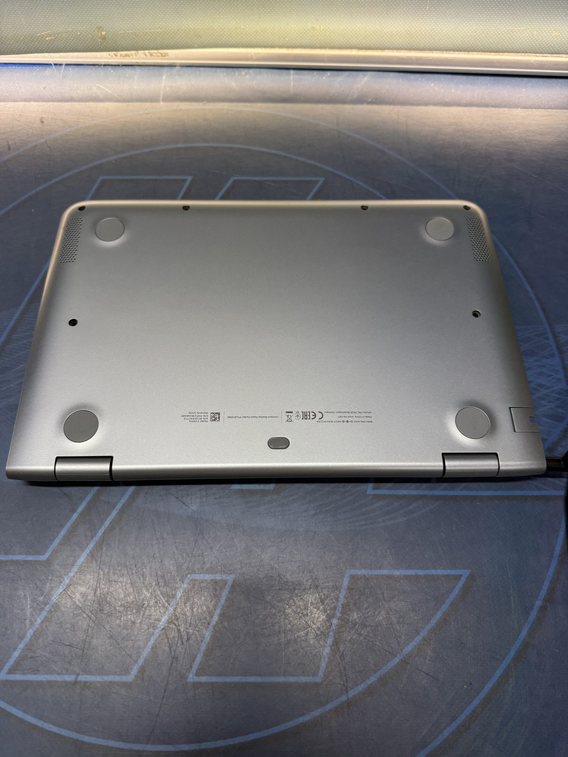 Portatil Hewlett Packard Pavilion Modelo 11-k100ns, con funda - Imagen 3