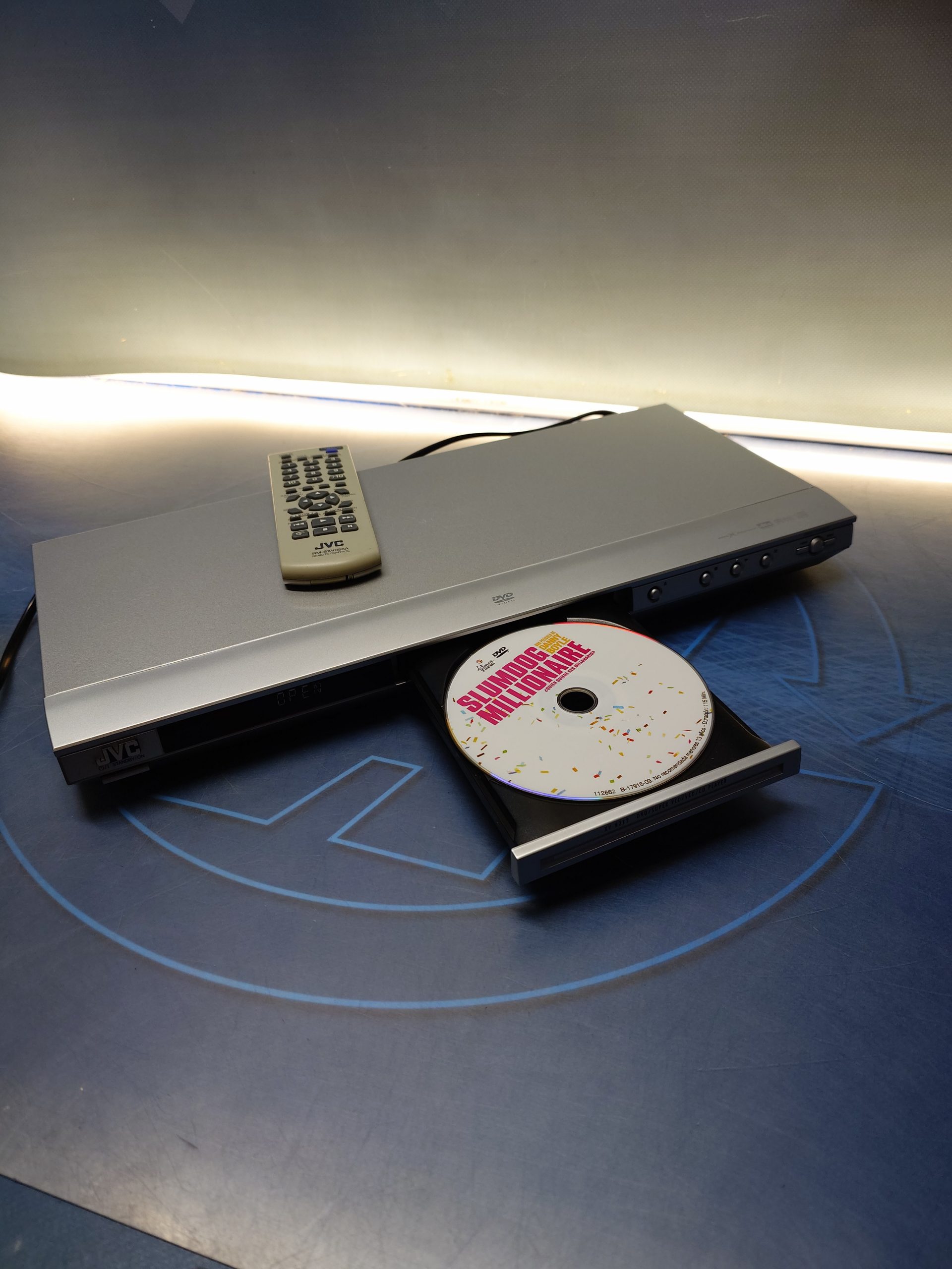 Reproductor DVD JVC xv-N212S, con mando