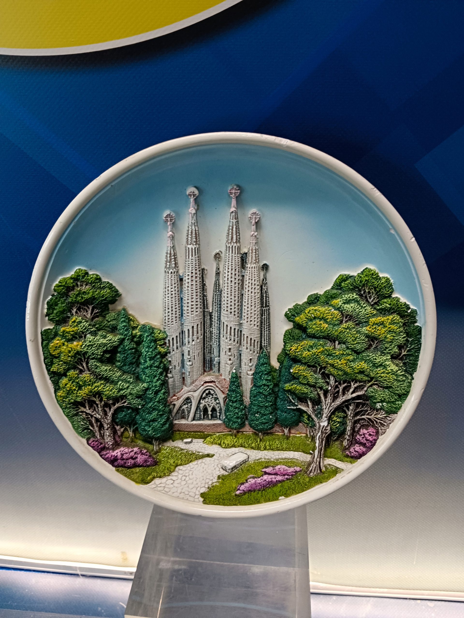 Plato decorativo, en relieve LA SAGRADA FAMILIA , GAUDI -FABRICADO POR FORNES Y SANCHIS