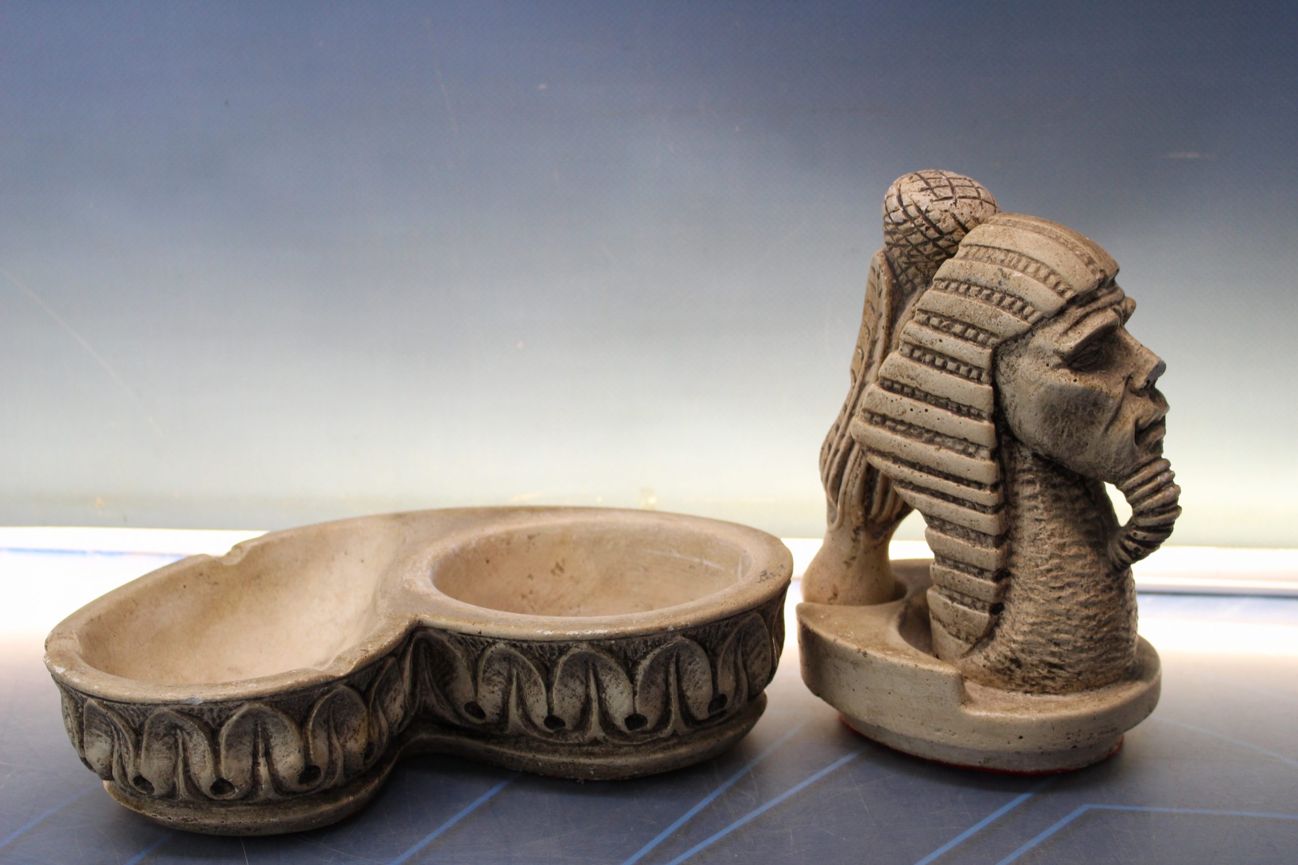 Conjunto egipcio medicina. Mortero, mazo, soporte esfinge.