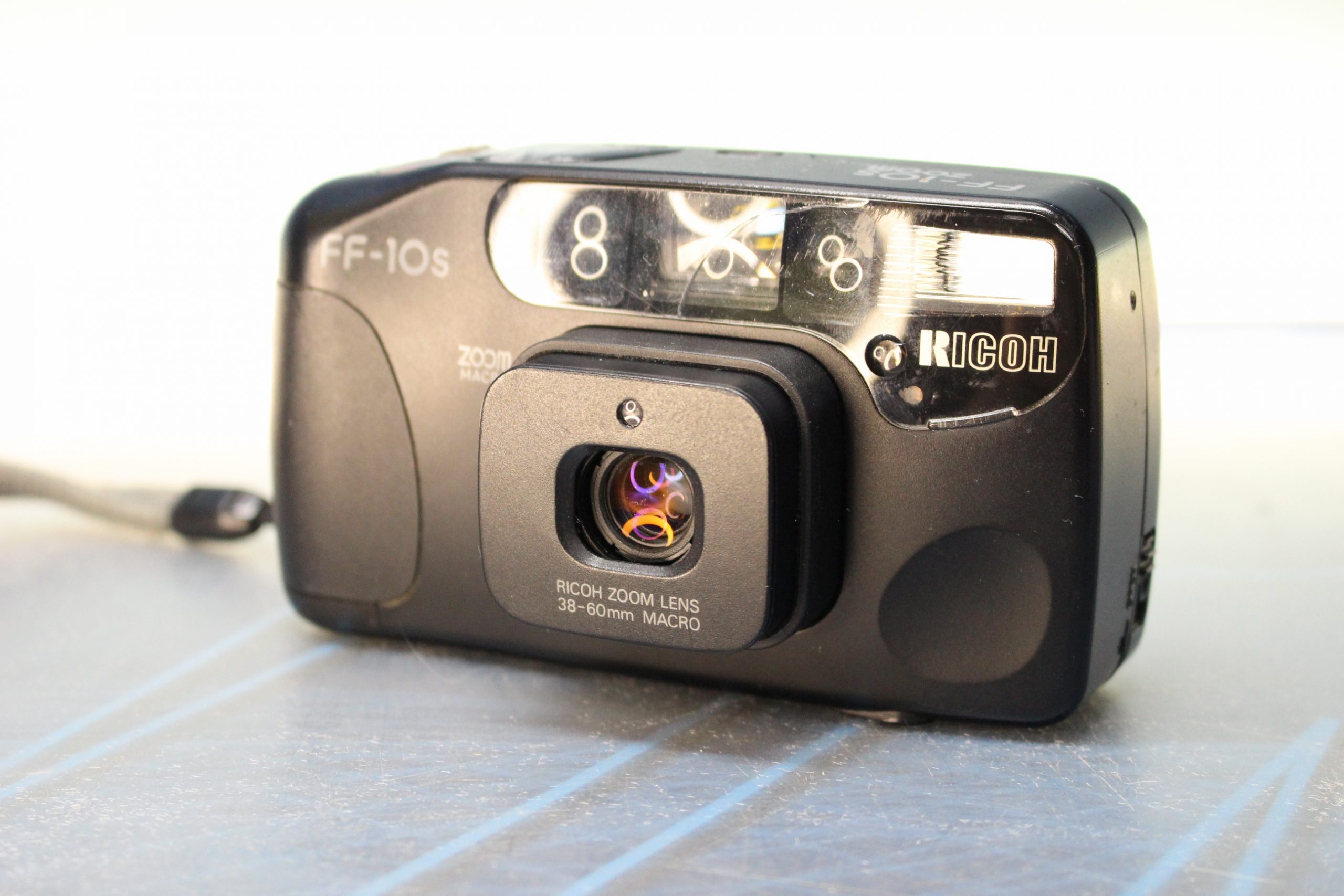 Cámara fotográfica compacta 35mm Ricoh FF-10S.