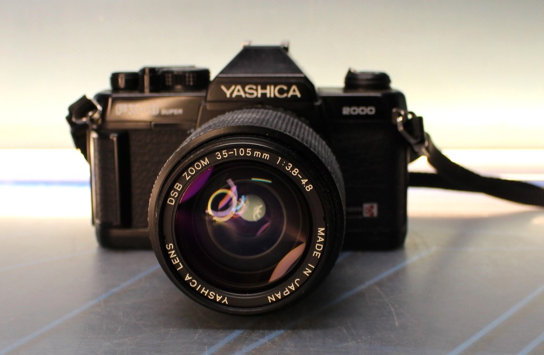 Cámara fotográfica 35mm Yashica FX-3 Super 2000 Kyocera.