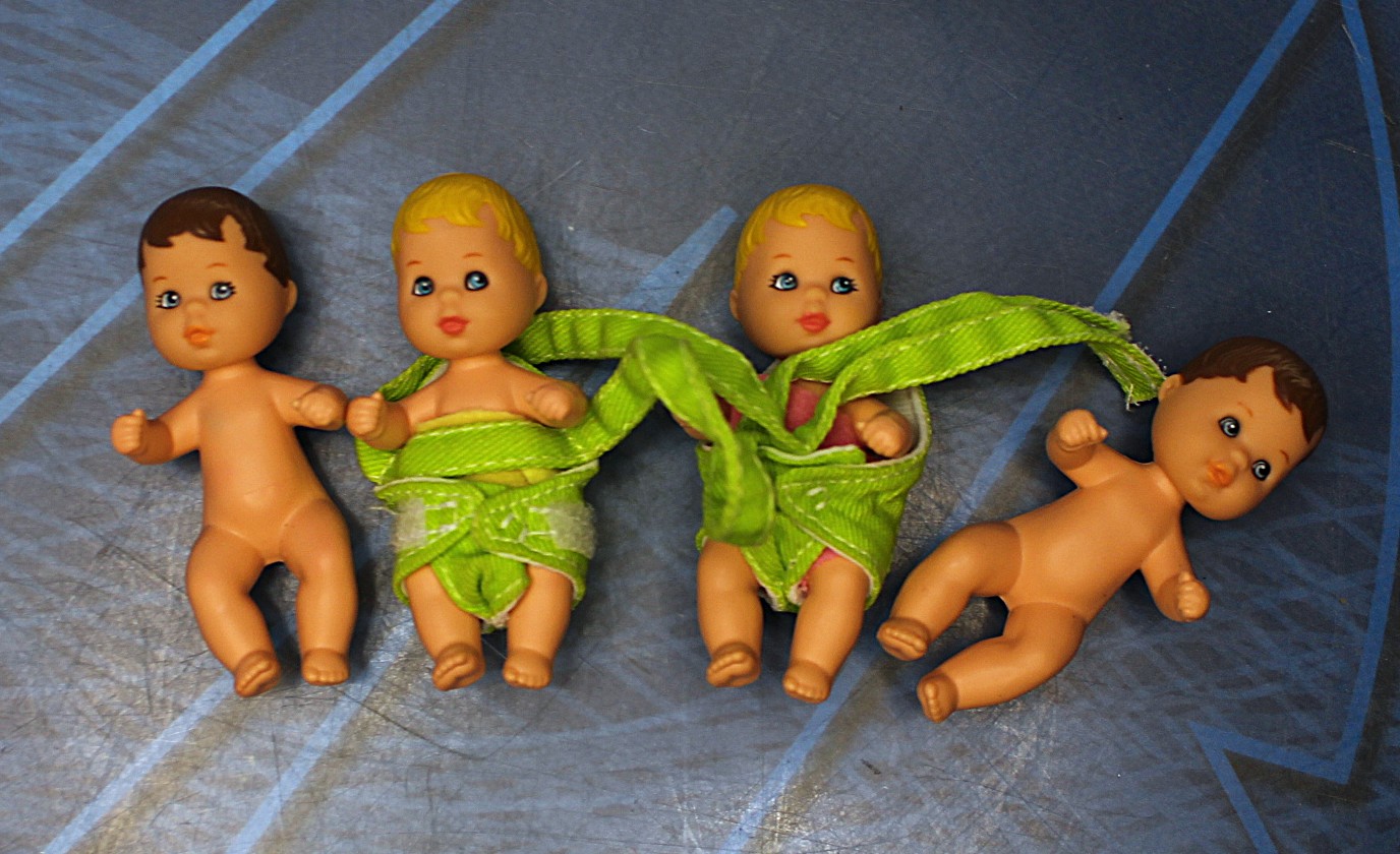 Bebés de Skipper babysitter o Krissy de Barbie. Mattel, 1985.